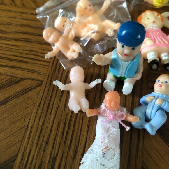 Assorted Miniature Dollhouse Babies - Picture 3 of 7